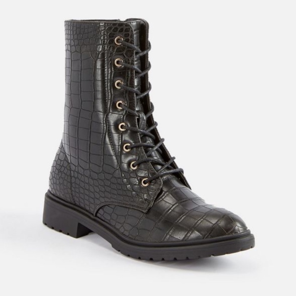 NWOB JustFab Halsey Combat Boot Black Croc 7.5